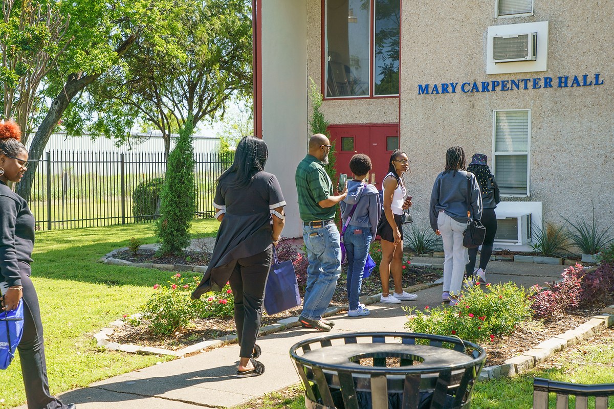 Students touring Mary Carpenter Hall, a SwCC residence hall